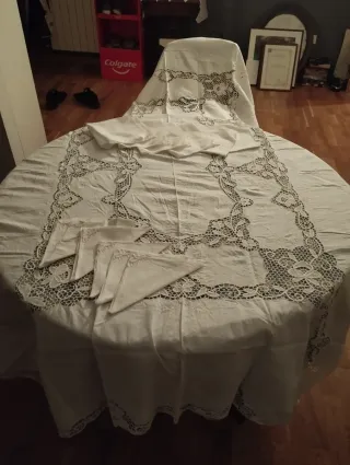 Tovaglia artigianale in lino ricamato + tovaglioli