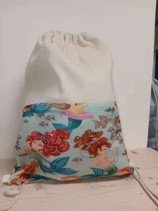 Mochila juvenil con estampado de sirenas