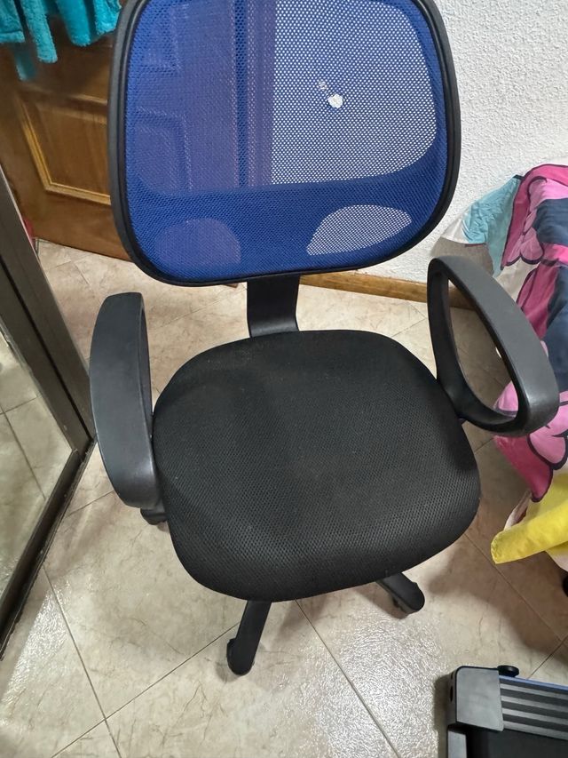 Silla de escritorio azul y negra