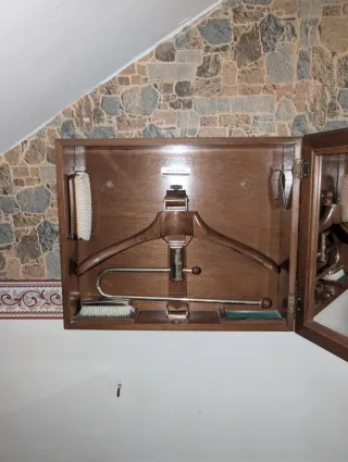 Vestidor antiguo de madera