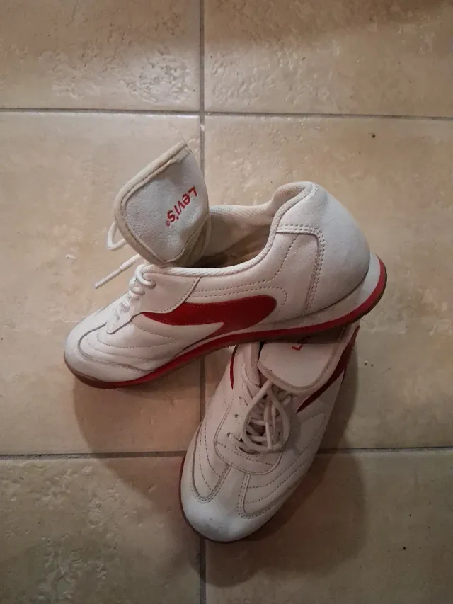Scarpe Levi's bianche e rosse n. 39.5