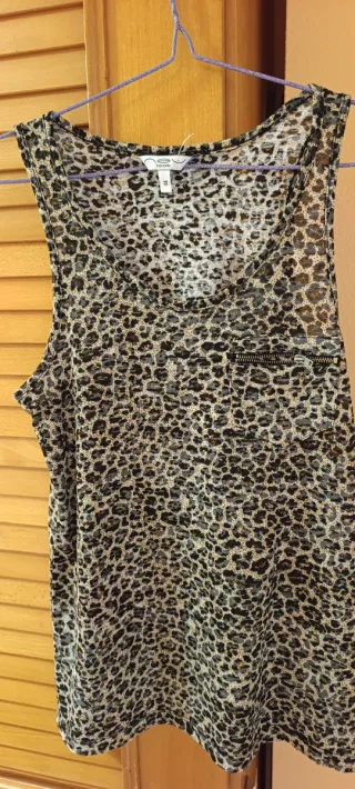 Camiseta tirantes New Look estampado leopardo Tall