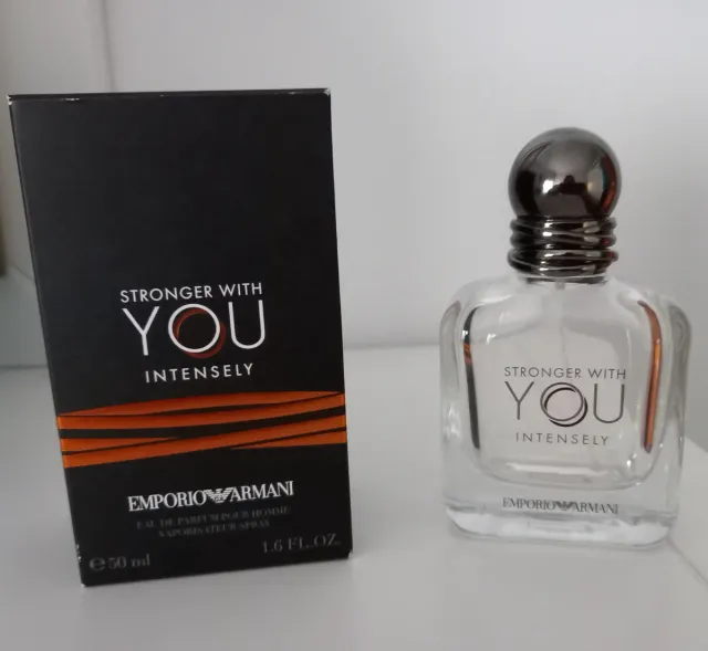 Caja y frasco vacío Stronger With YOU 