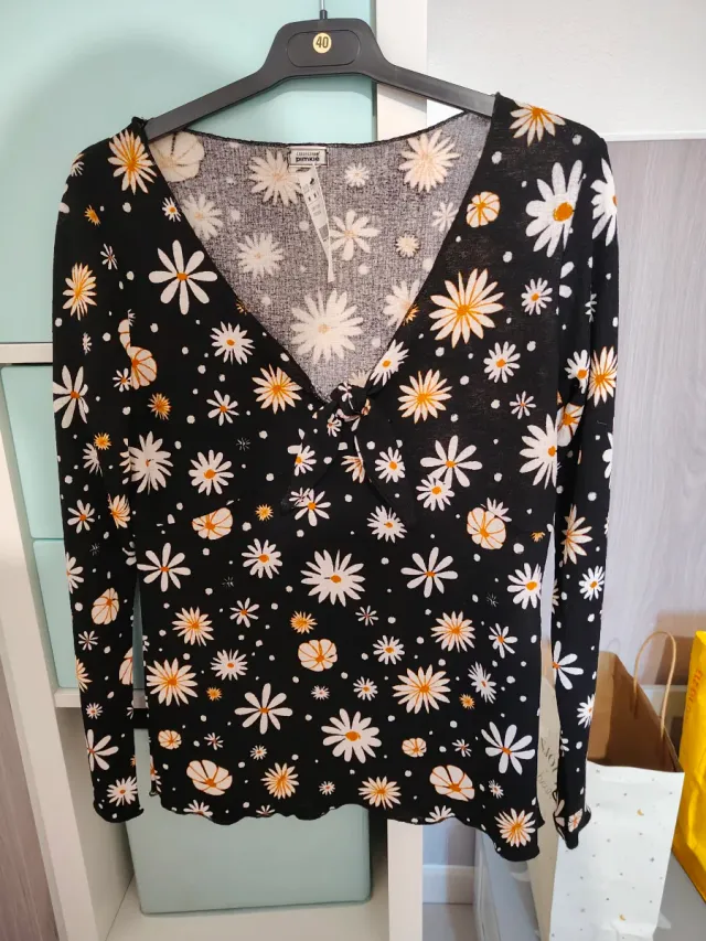 Camiseta flores manga larga talla L