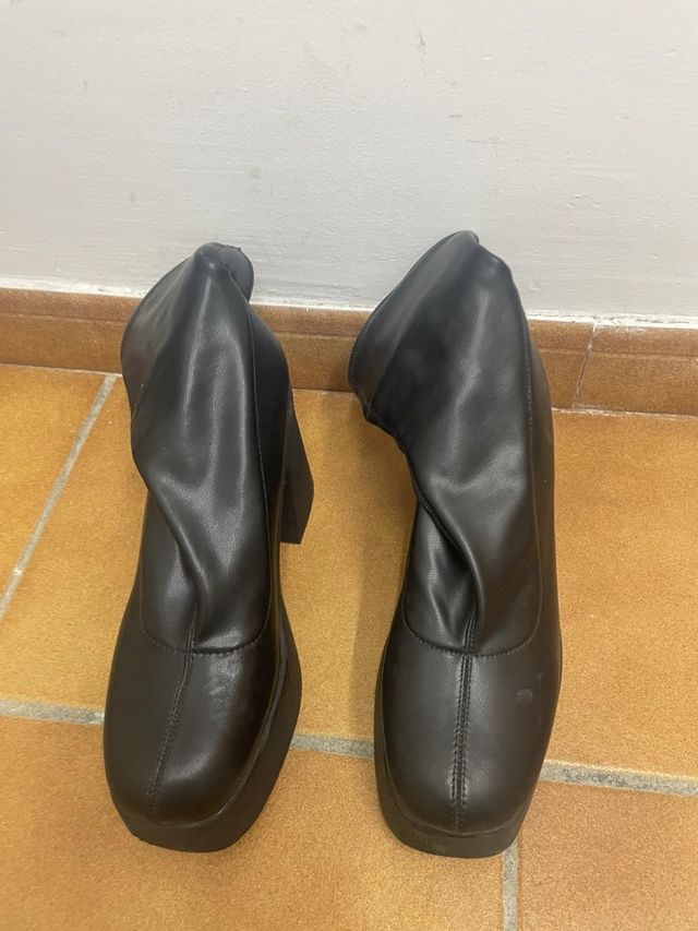 Stivali con plateau elasticizzati neri