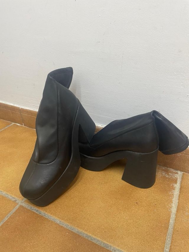 Stivali con plateau elasticizzati neri