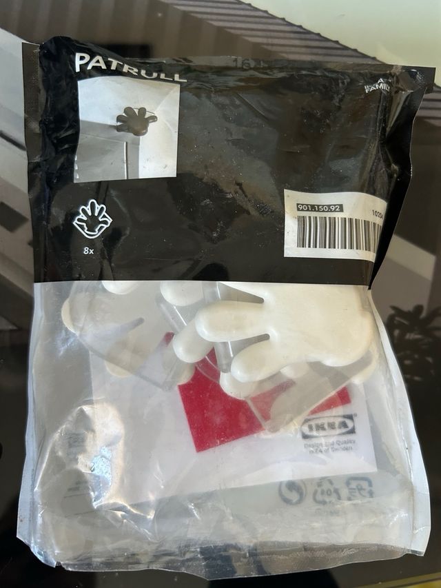 Protectores esquineros IKEA mano blanca