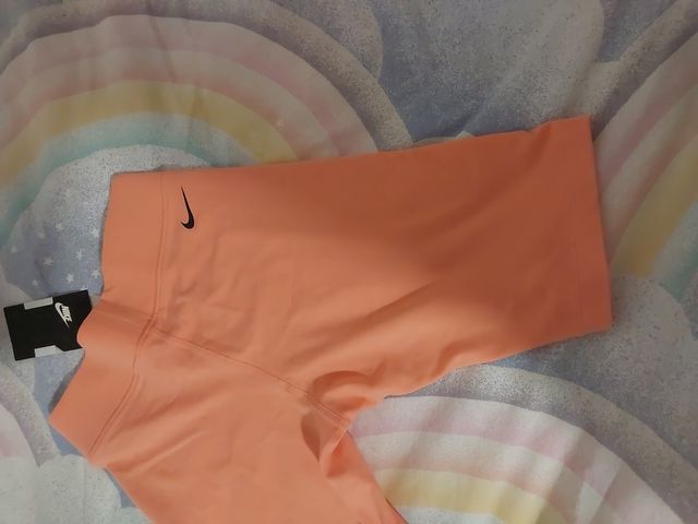 Mayas cortas Nike naranjas