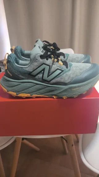 Zapatillas Trail New Balance Hierro V9 Talla 42'5