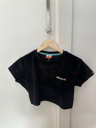 Camiseta Crop Ellesse Negra