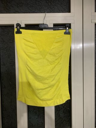 Top Guess giallo senza spalline