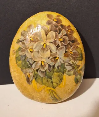 Fermacarte decorato con fiori