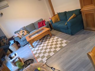 Alfombra a cuadros verde y blanco