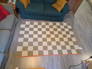 Alfombra a cuadros verde y blanco