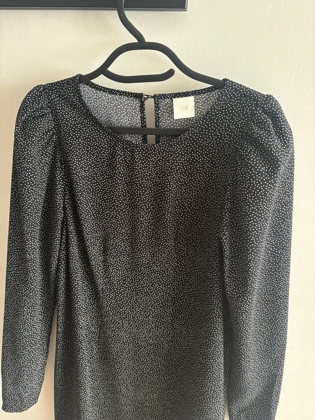 Vestido negro con puntitos blancos