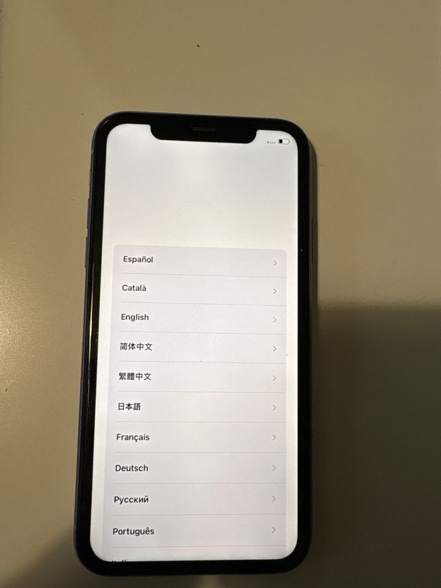 iPhone 11 64 GB Lila