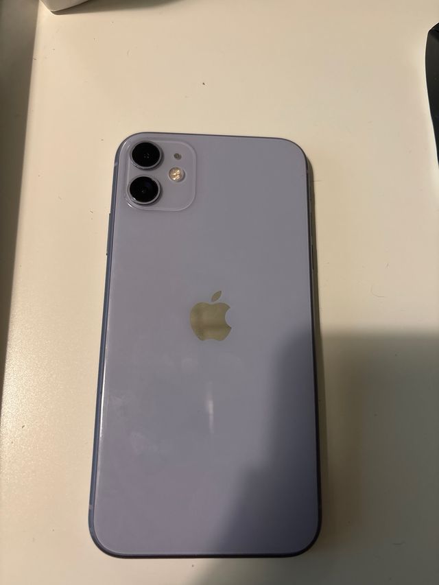 iPhone 11 64 GB Lila