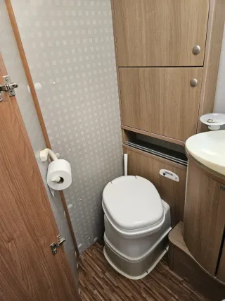 Se vende autocaravana integral,burstnes aviano,en