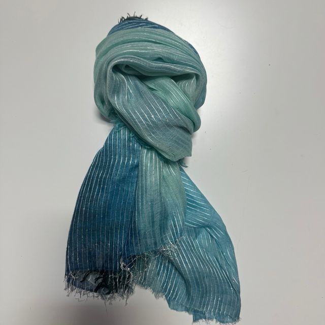 Sciarpa artigianale sfumata blu e verde acqua
