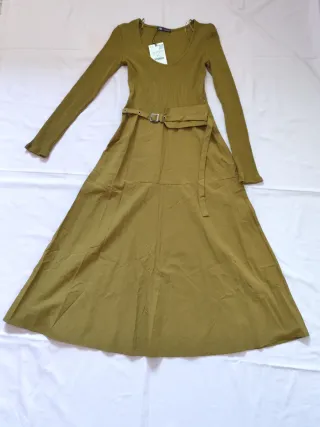 Vestido Zara verde militar con cinturón
