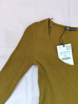 Vestido Zara verde militar con cinturón