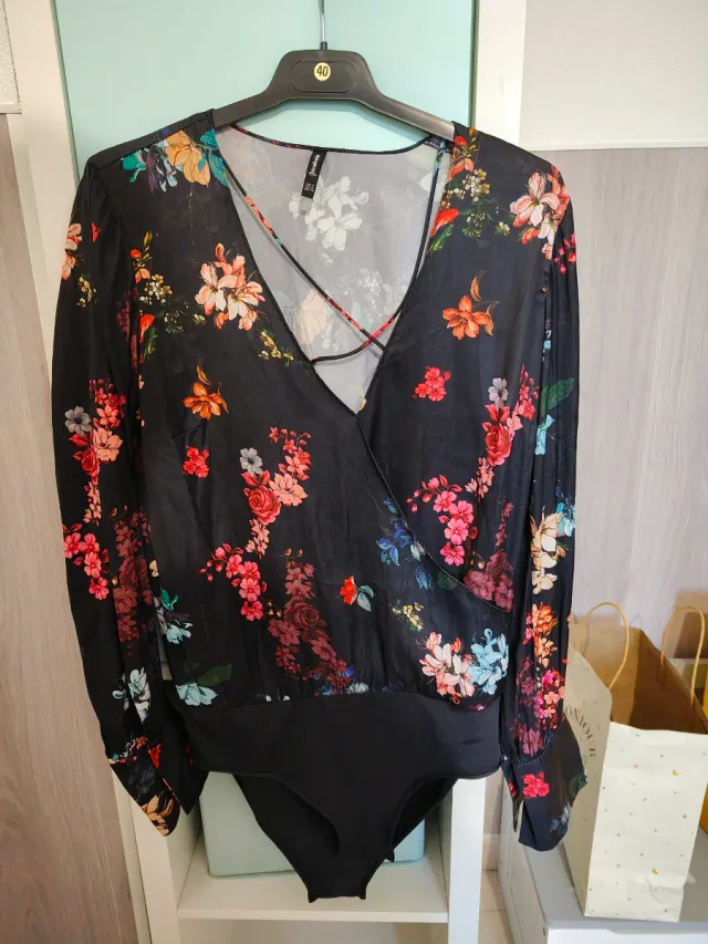 Body estampado floral negro talla L
