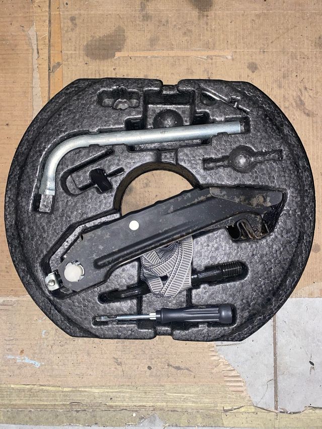 Kit attrezzi ruota scorta Vw Skoda Seat