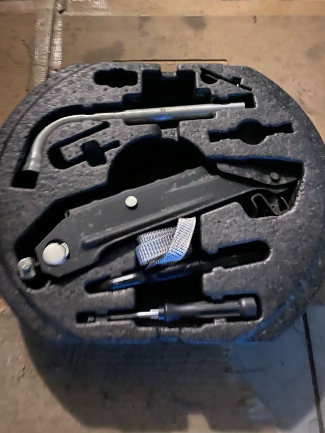 Kit attrezzi ruota scorta Vw Skoda Seat
