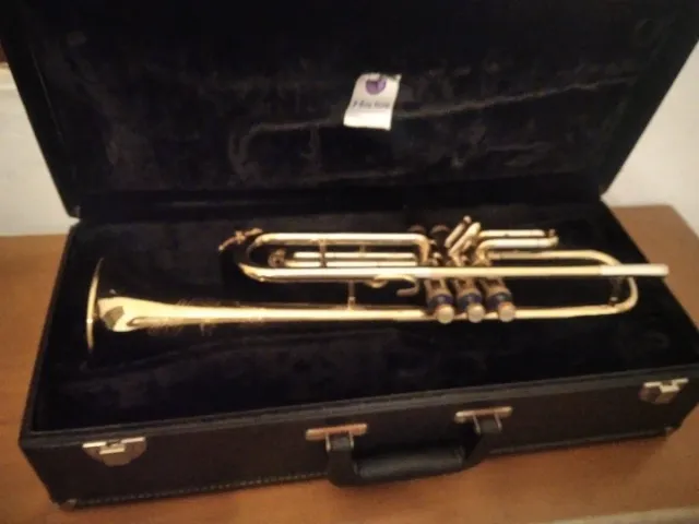 Trompeta Amati H2543 con estuche