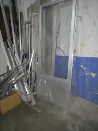 Puerta de aluminio con cristal