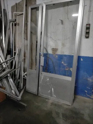 Puerta de aluminio con cristal