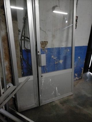 Puerta de aluminio con cristal