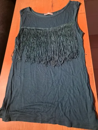 Camiseta verde con flecos talla M
