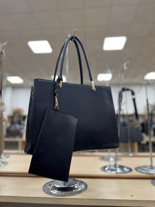 Bolso Negro con Cartera