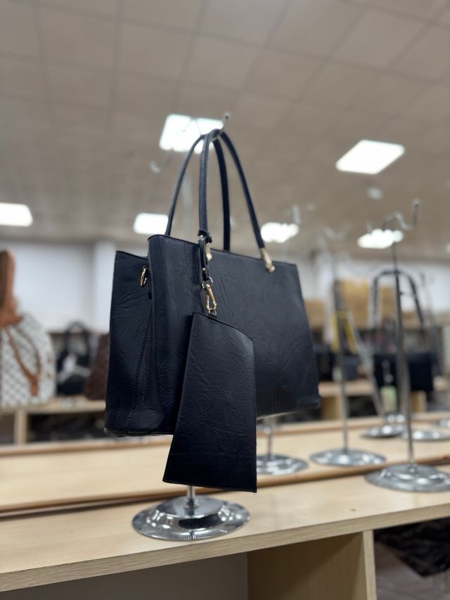 Bolso Negro con Cartera