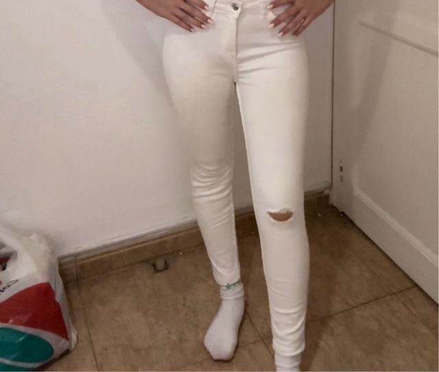Vaqueros blancos rotos