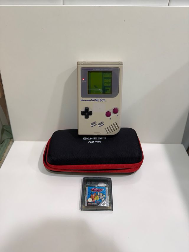 Nintendo Game Boy + Funda y Juegos