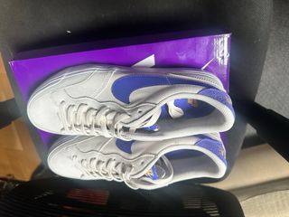 Zapatillas Nike Beige y Morado Nuevas