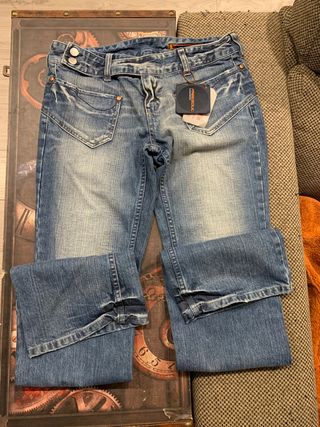 Pantalón vaquero FREESOUL tiro corto