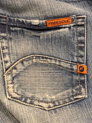 Pantalón vaquero FREESOUL tiro corto