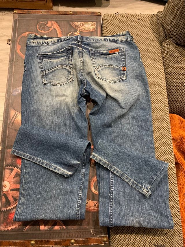 Pantalón vaquero FREESOUL tiro corto