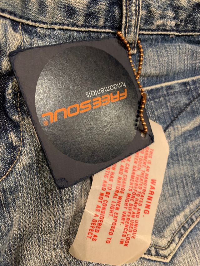 Pantalón vaquero FREESOUL tiro corto