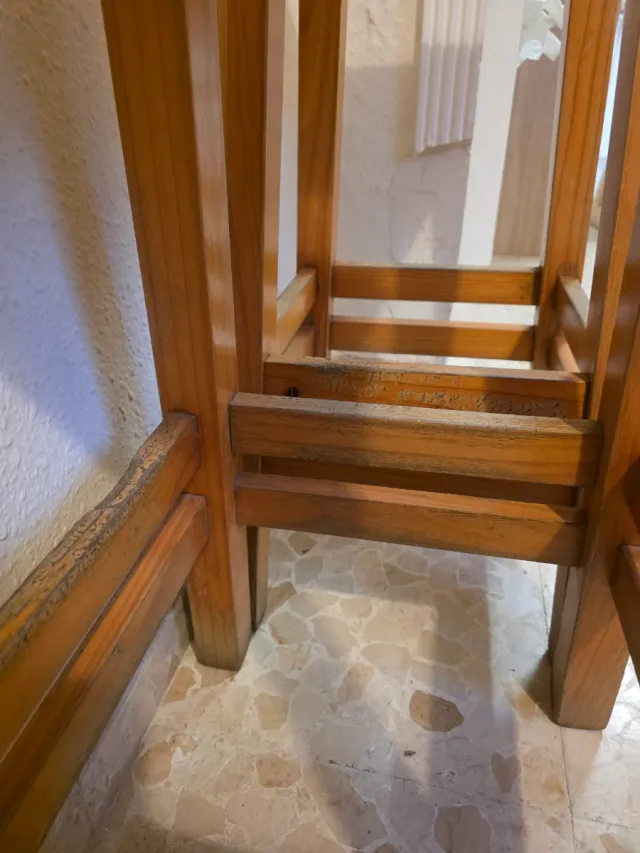 2 sgabelli alti in legno marrone