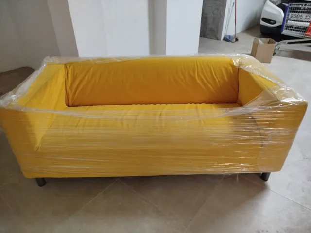 Sofá amarillo Ikea