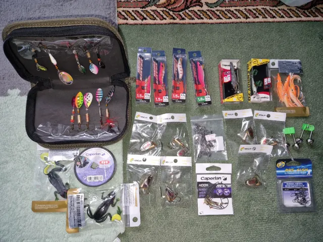 Lote de pesca: señuelos,anzuelos y sedal