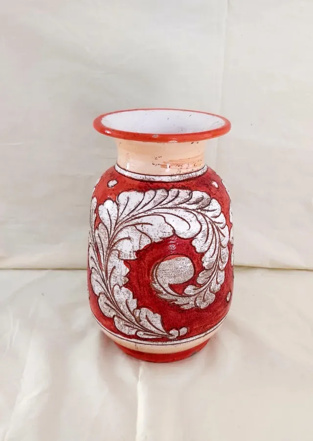 Vaso in ceramica rossa e bianca