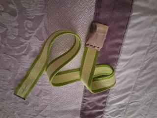 Cinturón de tela beige y verde