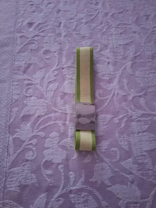 Cinturón de tela beige y verde