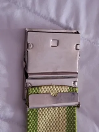 Cinturón de tela beige y verde