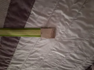 Cinturón de tela beige y verde